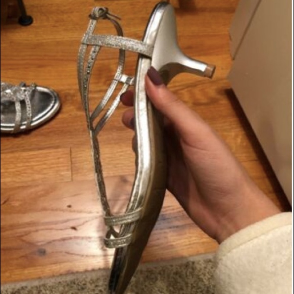silver heels - Picture 2 of 2